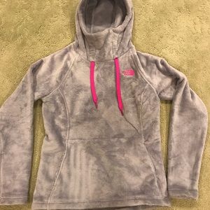 Hoodie, covers neck as well